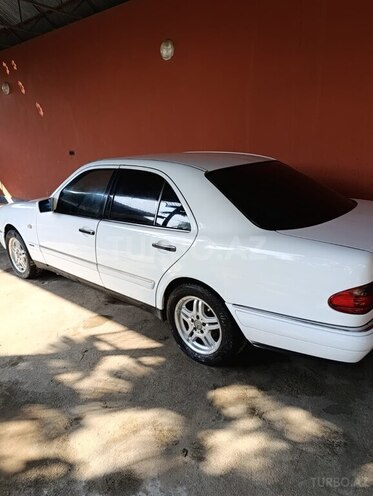 Mercedes E 240 1998, 322,000 km - 2.4 l - Şəki