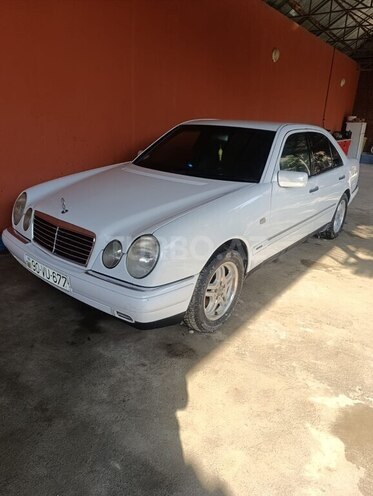 Mercedes E 240 1998, 322,000 km - 2.4 l - Şəki