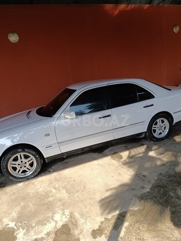 Mercedes E 240 1998, 322,000 km - 2.4 l - Şəki