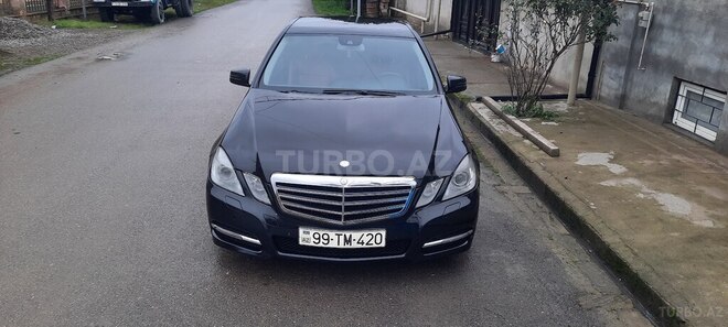Mercedes E 200 2012, 300,000 km - 1.8 l - Quba