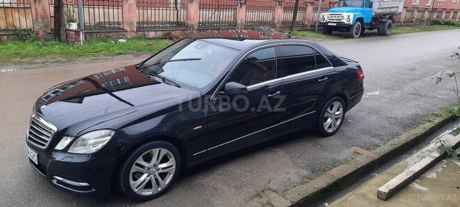 Mercedes E 200 2012, 300,000 km - 1.8 l - Quba