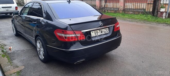 Mercedes E 200 2012, 300,000 km - 1.8 l - Quba