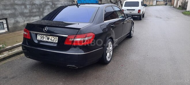 Mercedes E 200 2012, 300,000 km - 1.8 l - Quba