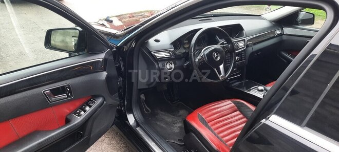 Mercedes E 200 2012, 300,000 km - 1.8 l - Quba