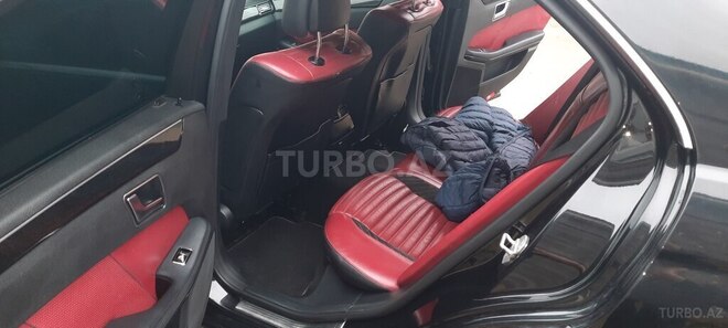 Mercedes E 200 2012, 300,000 km - 1.8 l - Quba