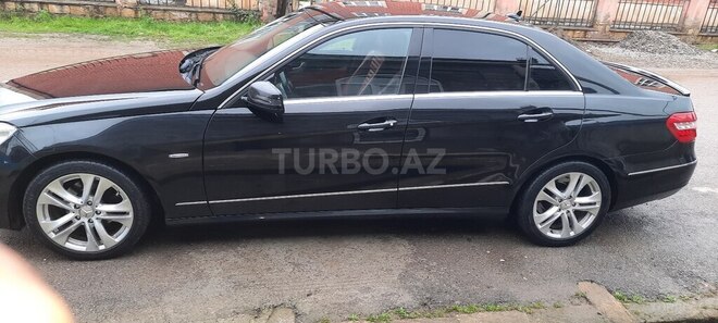 Mercedes E 200 2012, 300,000 km - 1.8 l - Quba