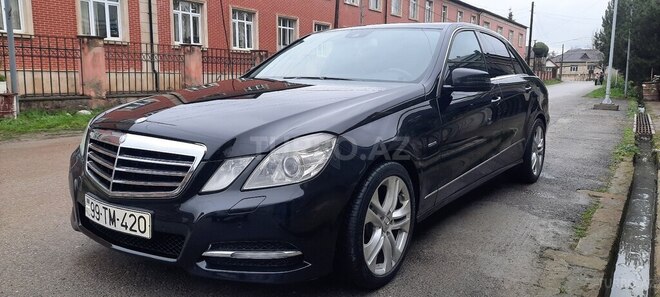 Mercedes E 200 2012, 300,000 km - 1.8 l - Quba