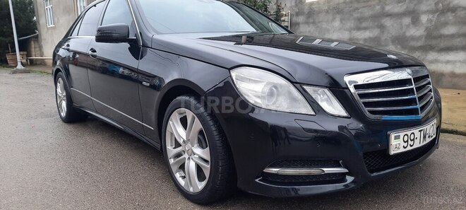 Mercedes E 200 2012, 300,000 km - 1.8 l - Quba