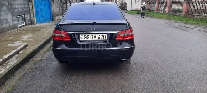 Mercedes E 200 2012, 300,000 km - 1.8 l - Quba