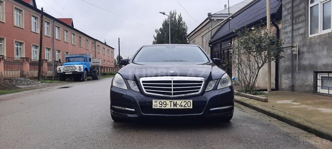 Mercedes E 200 2012, 300,000 km - 1.8 l - Quba