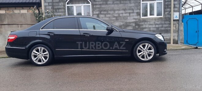 Mercedes E 200 2012, 300,000 km - 1.8 l - Quba