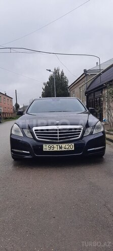 Mercedes E 200 2012, 300,000 km - 1.8 l - Quba