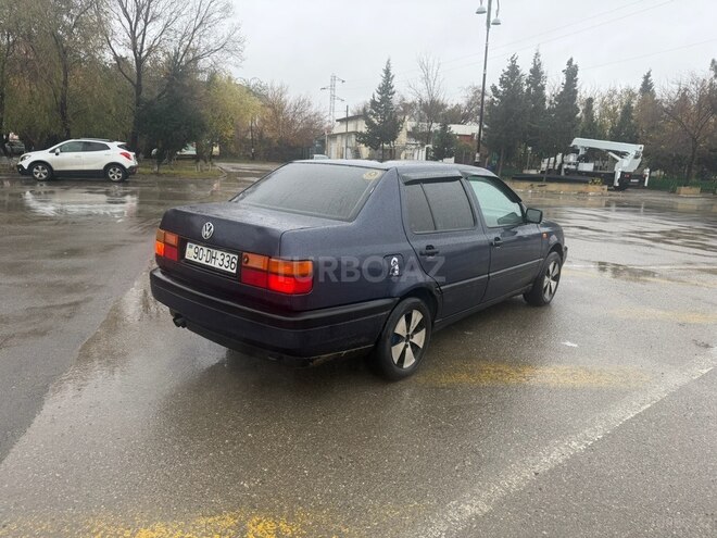 Volkswagen Vento 1994, 324,000 km - 1.8 l - Sumqayıt