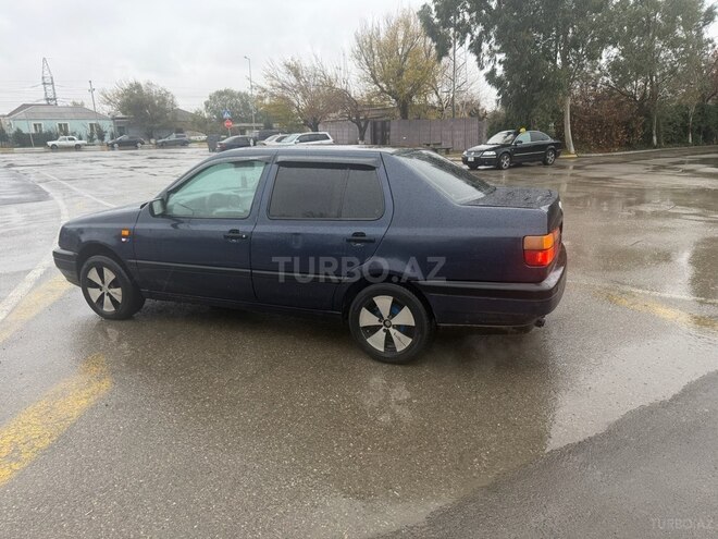 Volkswagen Vento 1994, 324,000 km - 1.8 l - Sumqayıt
