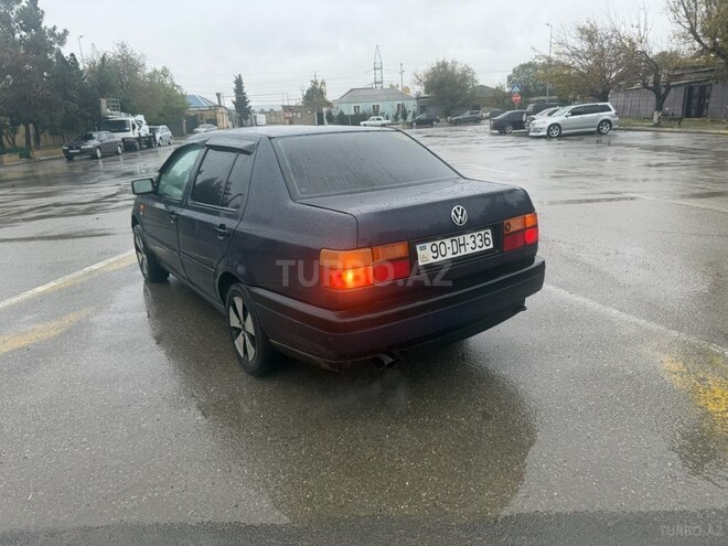 Volkswagen Vento 1994, 324,000 km - 1.8 l - Sumqayıt
