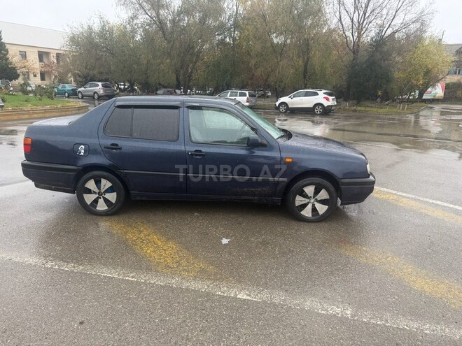Volkswagen Vento 1994, 324,000 km - 1.8 l - Sumqayıt