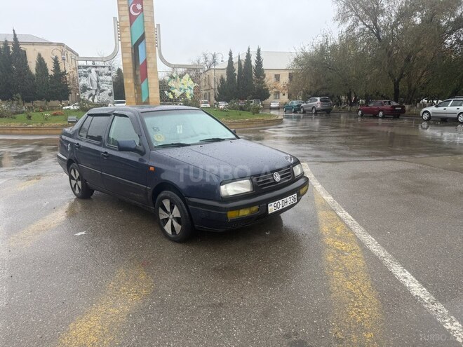 Volkswagen Vento 1994, 324,000 km - 1.8 l - Sumqayıt