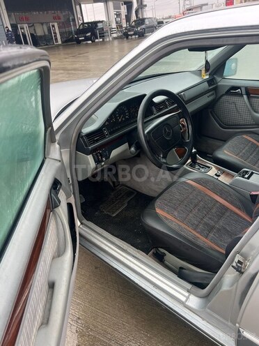 Mercedes E 220 1995, 359,546 km - 2.2 l - Bakı