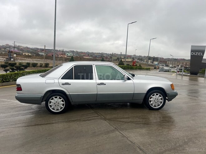 Mercedes E 220 1995, 359,546 km - 2.2 l - Bakı
