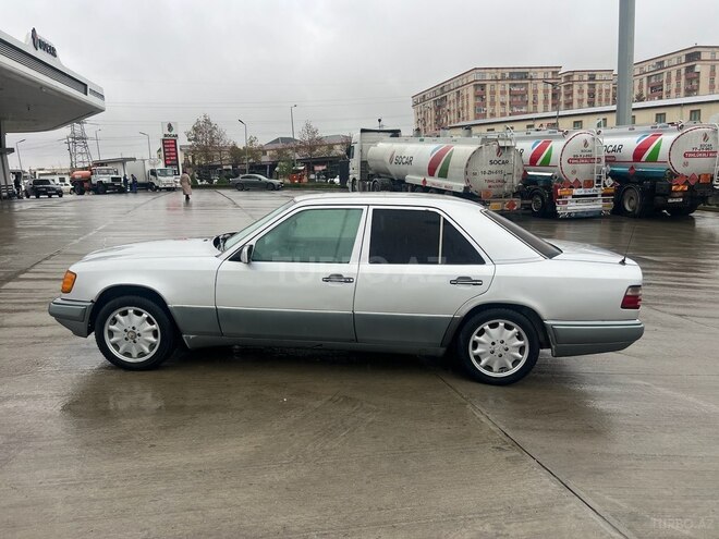 Mercedes E 220 1995, 359,546 km - 2.2 l - Bakı