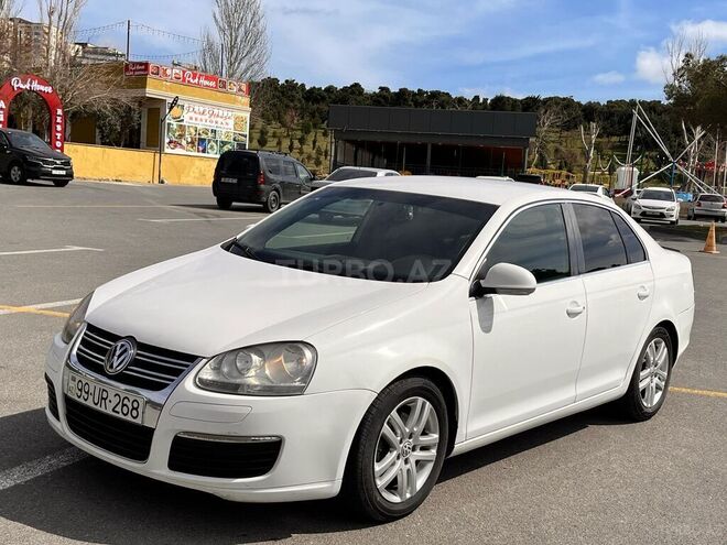 Volkswagen Jetta-1