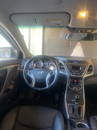 Hyundai Elantra-9