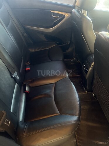 Hyundai Elantra-10