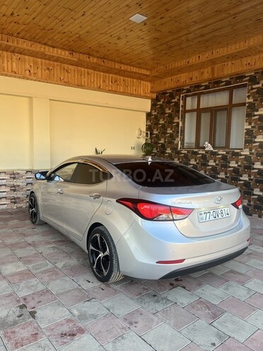 Hyundai Elantra-4