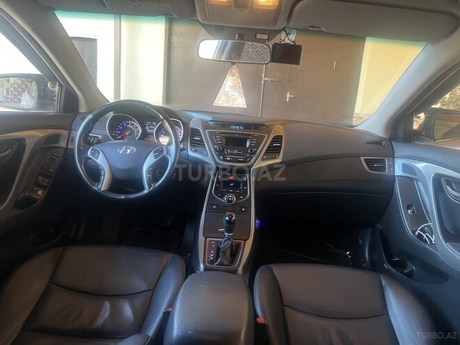 Hyundai Elantra-8