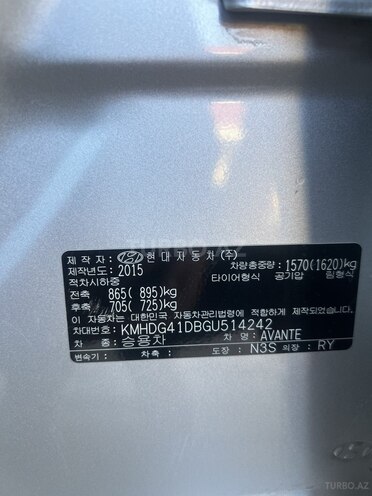Hyundai Elantra-11