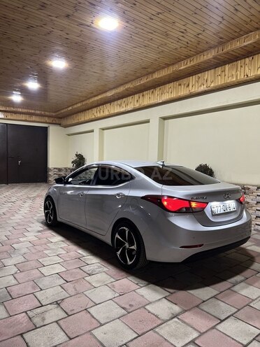 Hyundai Elantra-6