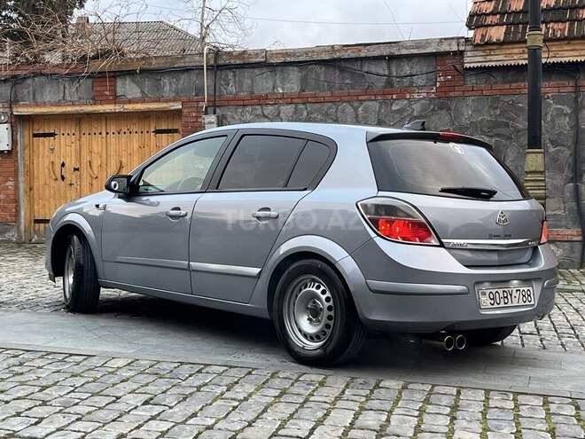 Opel Astra 2009, 330,000 km - 1.4 l - Qax