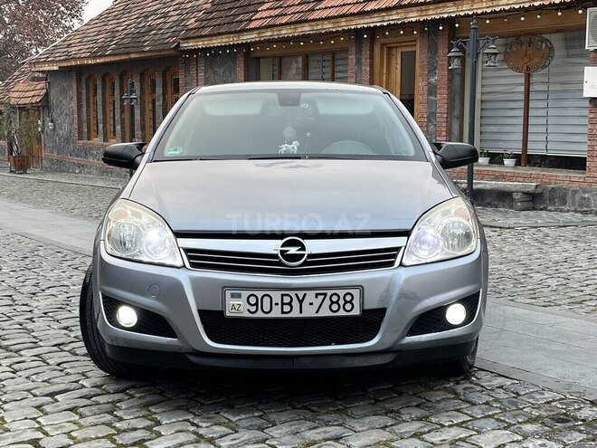 Opel Astra 2009, 330,000 km - 1.4 l - Qax