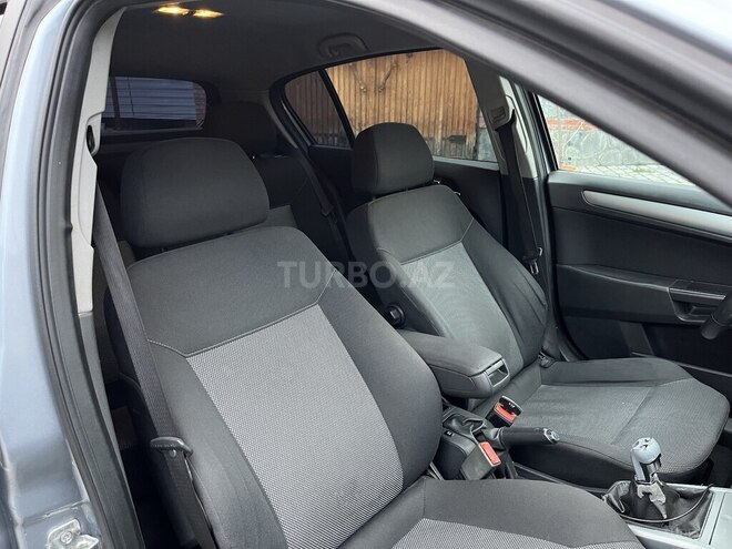 Opel Astra 2009, 330,000 km - 1.4 l - Qax