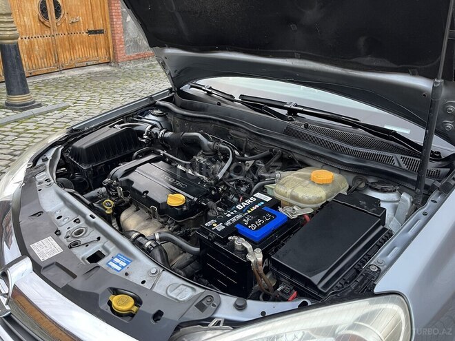 Opel Astra 2009, 330,000 km - 1.4 l - Qax