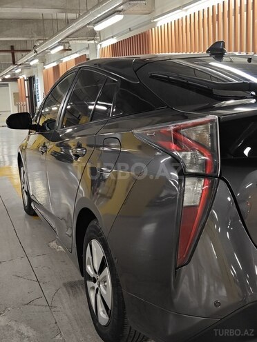 Toyota Prius-7