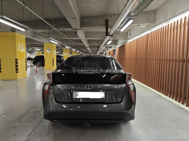 Toyota Prius-8