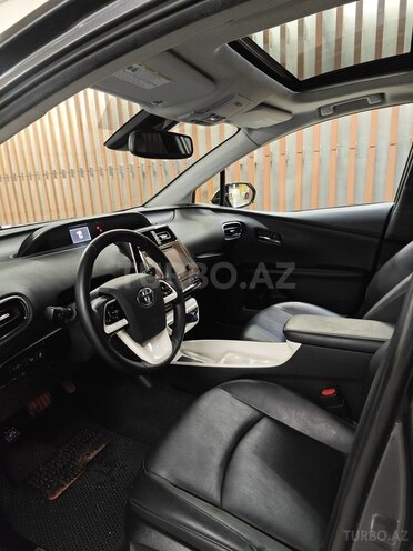 Toyota Prius-4