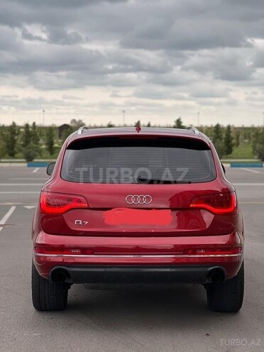Audi Q7-4