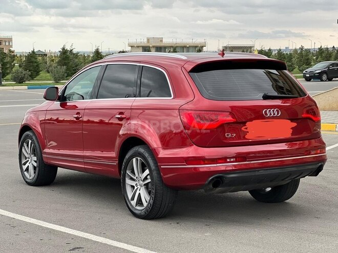 Audi Q7-6