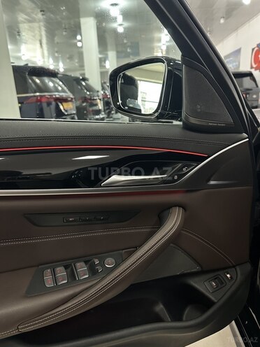 BMW 530e-10