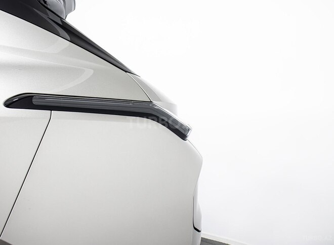 Lynk & Co 08-12