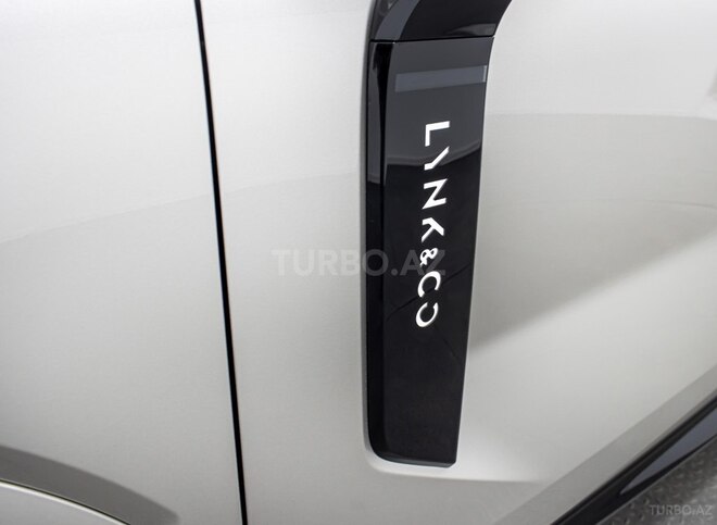 Lynk & Co 08-9