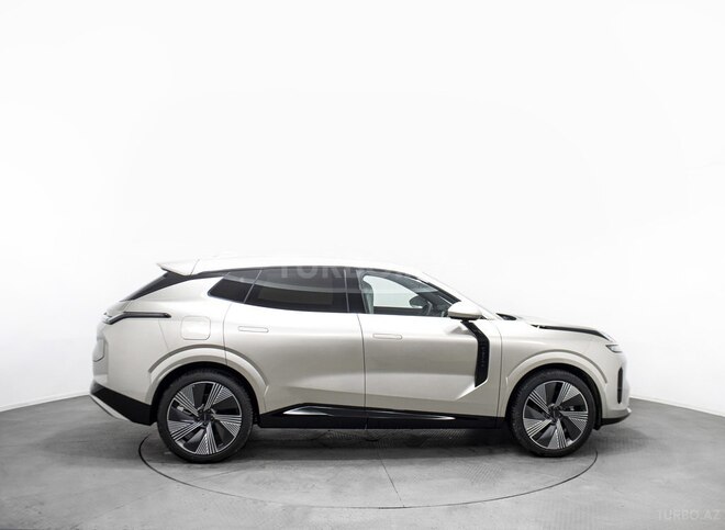 Lynk & Co 08-3