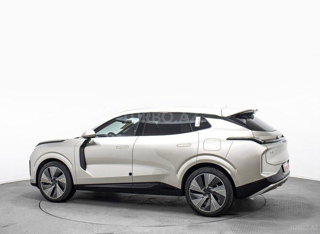 Lynk & Co 08-6
