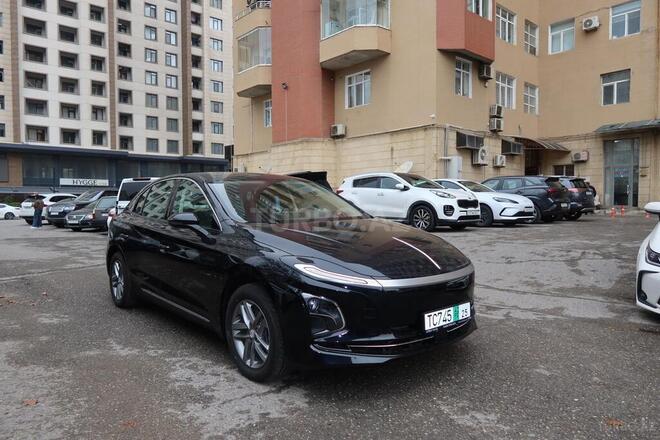 Hongqi E-QM5-3