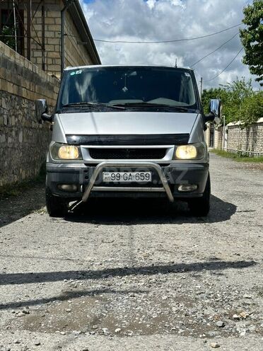 Ford Transit 2001, 300,000 km - 2.0 л - Quba