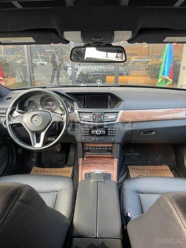 Mercedes E 350-11