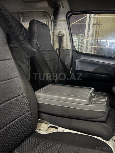 Nissan Urvan 2007, 365,068 km - 3.0 l - Bakı