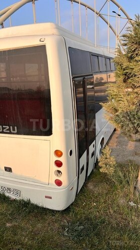 Isuzu Novo Ultra-8